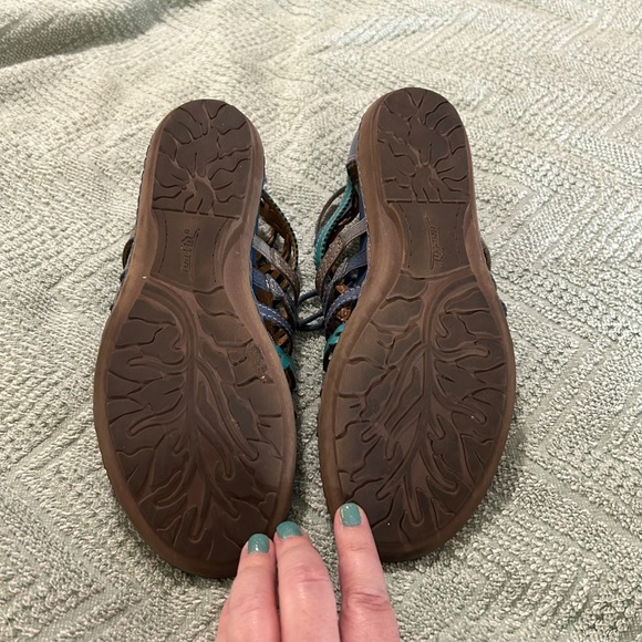 Earth Gladiator Sandals - Picture 5 of 6